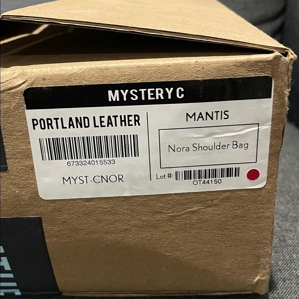 Portland Leather Mantis Classic Nora Shoulder Bag - Picture 10 of 11